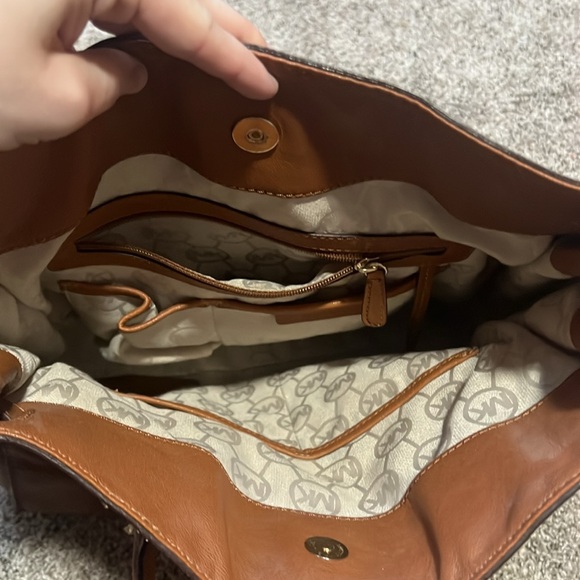 Michael Kors Hamilton Tote - Picture 2 of 4